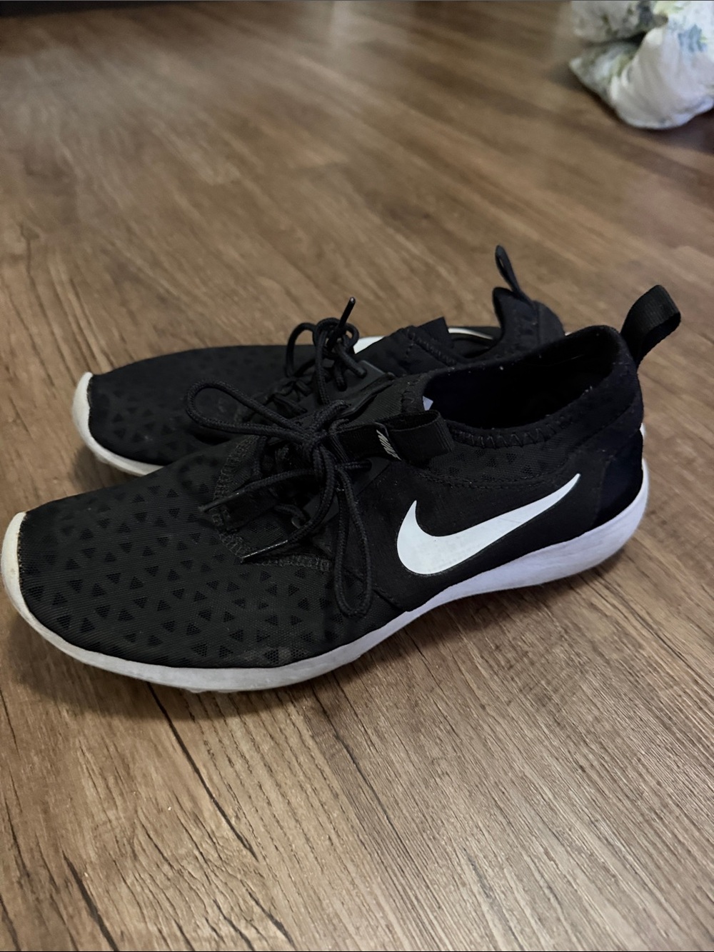 Nike Black and White Casual Running Sneakers